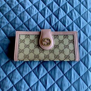 New Gucci Wallet. Never used without tags.